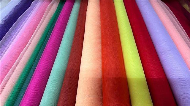 La foire aux Tissus à Millau et Pézeans